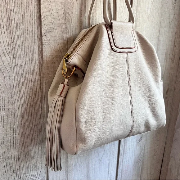 Hobo Sheila Large Satchel W Guitar Strap In Powder White - Picture 4 of 16